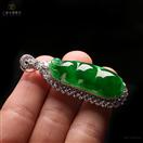 Emerald pendant full of green beans Fu