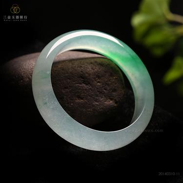 Jade bracelet ice to Tim Tsui