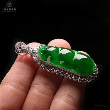 Emerald pendant full of green beans Fu