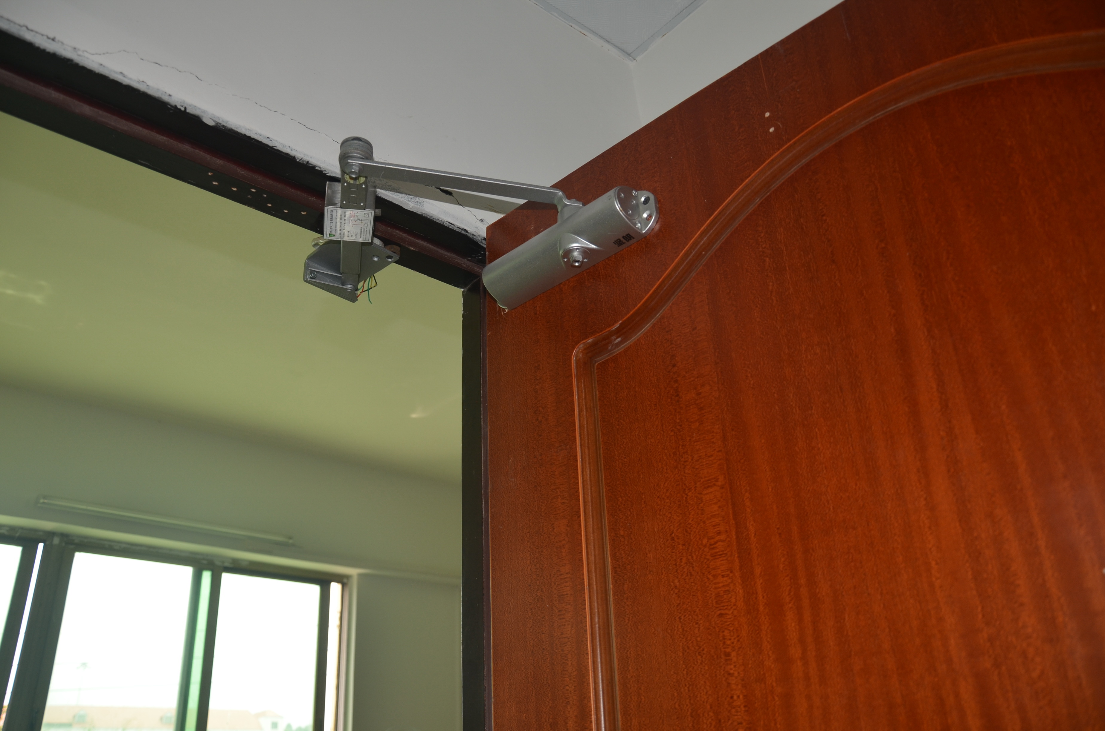 防火门消防带电联动闭门器 滑槽常开电磁释放器 电动闭门器-阿里巴巴